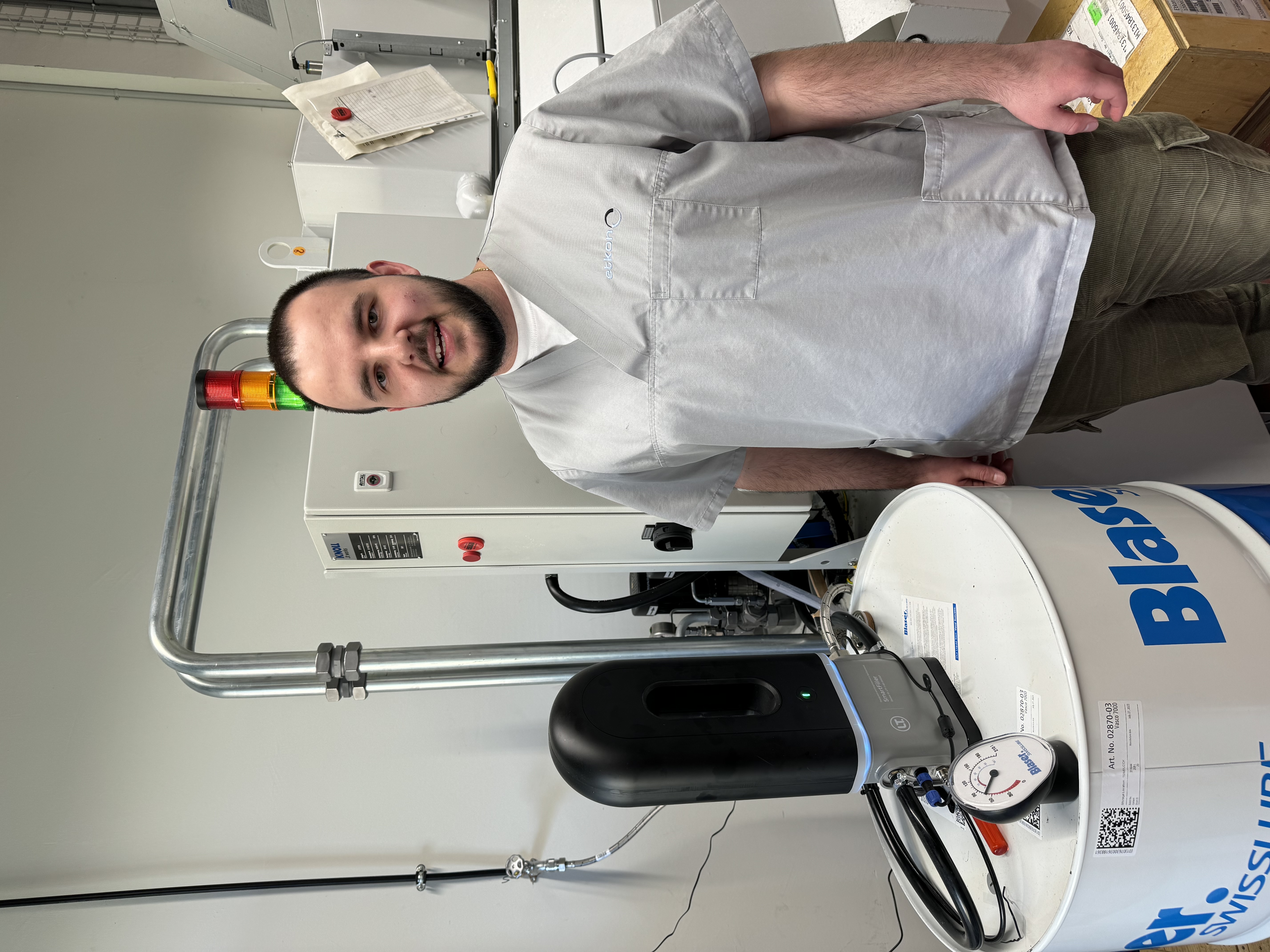 Izak Domgjoni with the Liquidtool AUTOPILOT at Etkon