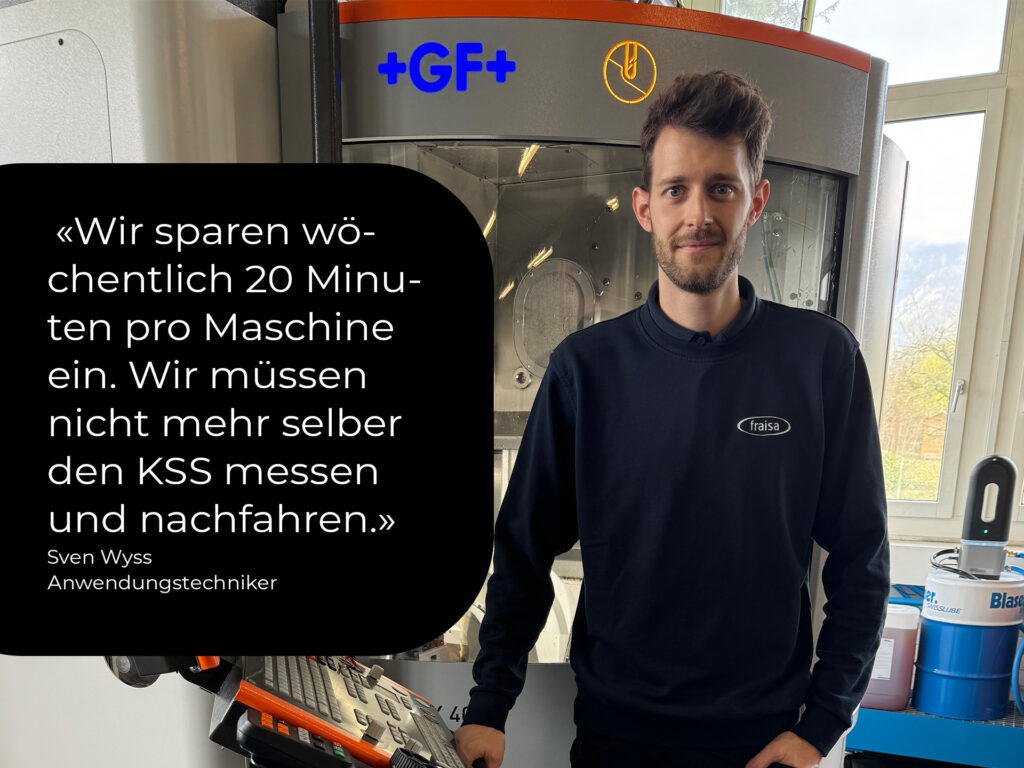 Ein Mann vor einer cnc Maschine rühmt den Liquidtool AutoPilot